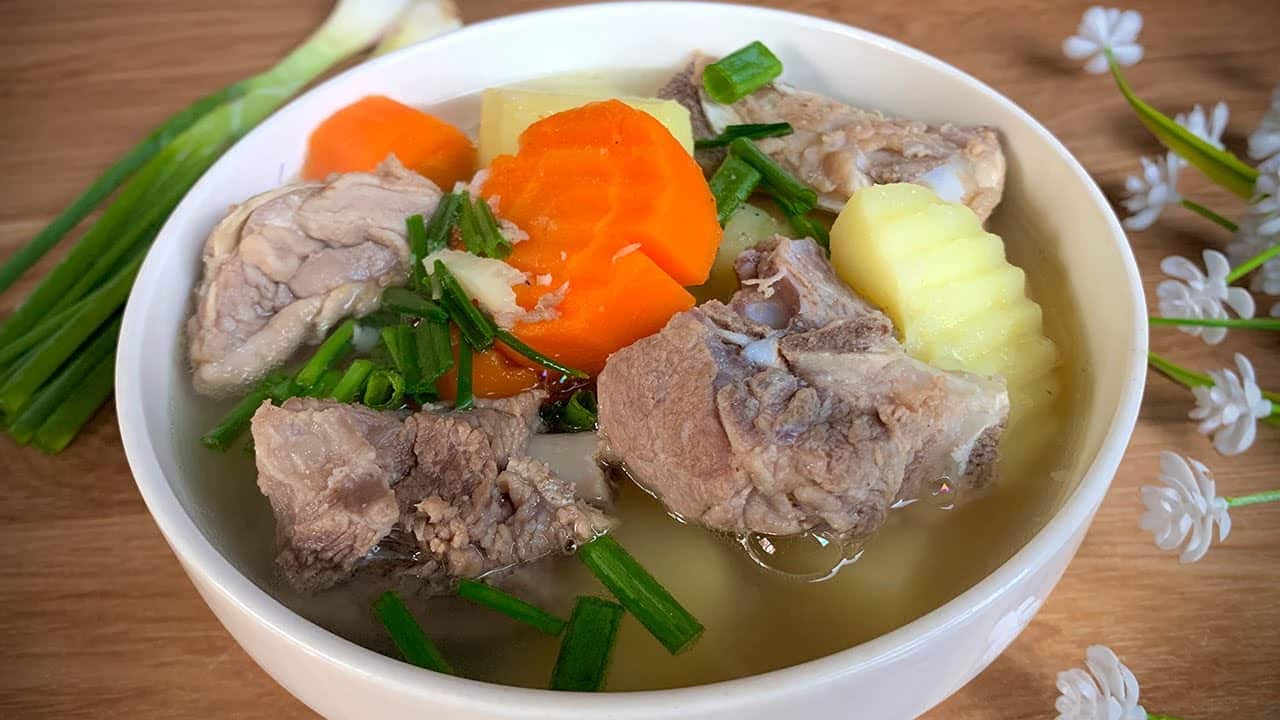 Cách nấu canh xương hầm khoai tây cà rốt chỉ trong vài bước - Nơi cung ...