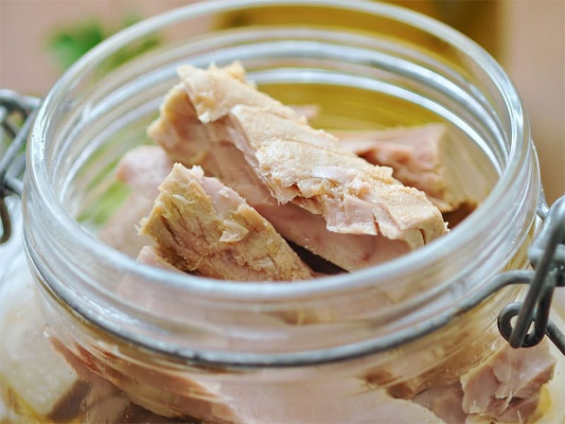 chế biến cá ngừ ngâm dầu