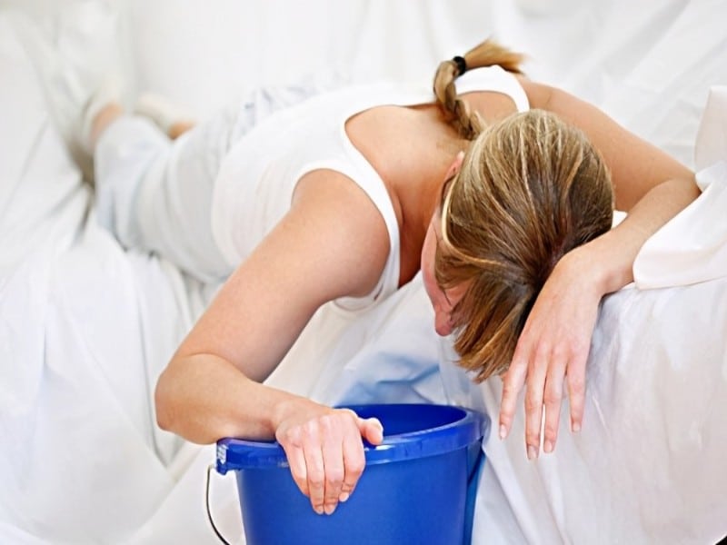 làm sao để nôn hết thức ăn
